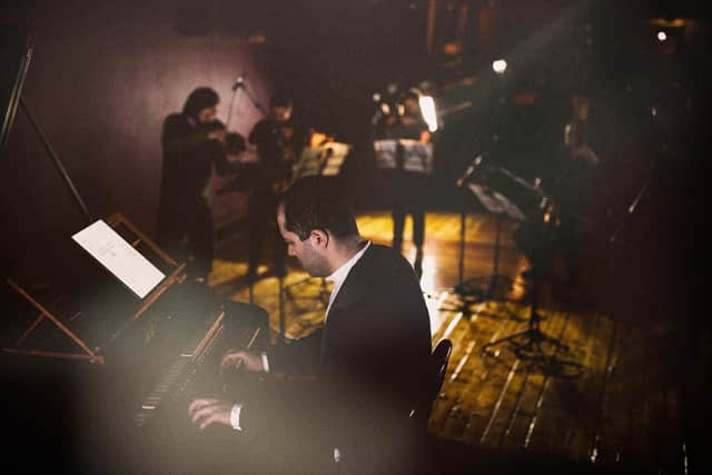 Mahan Esfahani and the Manchester Collective. Photo by César Vásquez Altamirano
