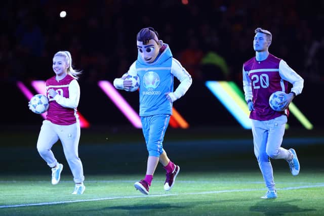 Liv with Euro 2020 mascot Skillzy and fellow freestyler Tobias Bec at a Euro 2020 qualifying match between Netherlands and Germnay 