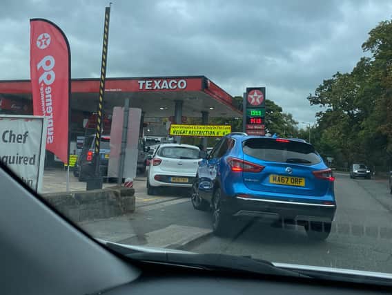 Queues outside of a Texaco petrol station in south Manchester (Photo by Ruby Callaghan) 