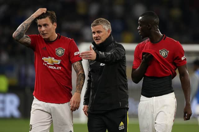 Victor Lindelof and Eric Bailly talk to Ole Gunnar Solskjaer. Credit: Getty.