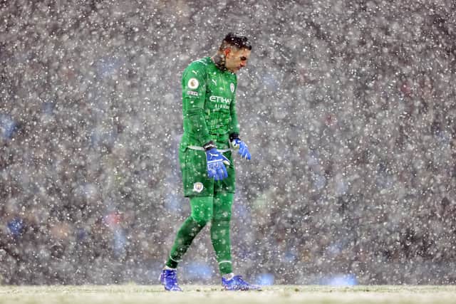 The snow was heavy at points in Sunday’s game. Credit: Getty.