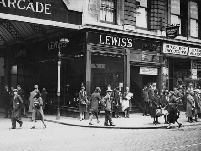 Shoppers outside Lewis’s on Market Street, Manchester, August 1931. (Photo by J. A. Hampton/Topical Press Agency/Hulton Archive/Getty Images)