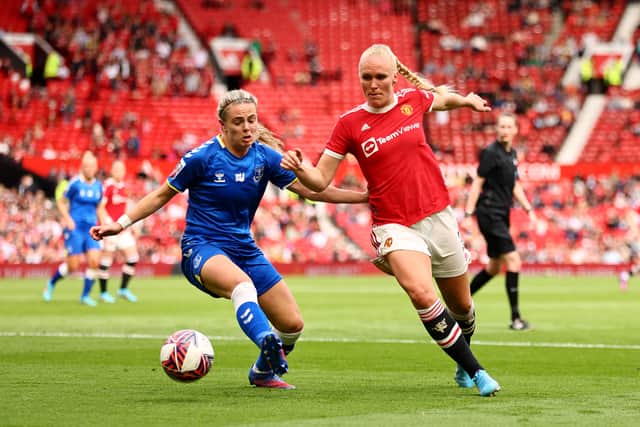 Maria Thorisdottir of Manchester United battles for possession with Danielle Turner of Everton  credit: Getty