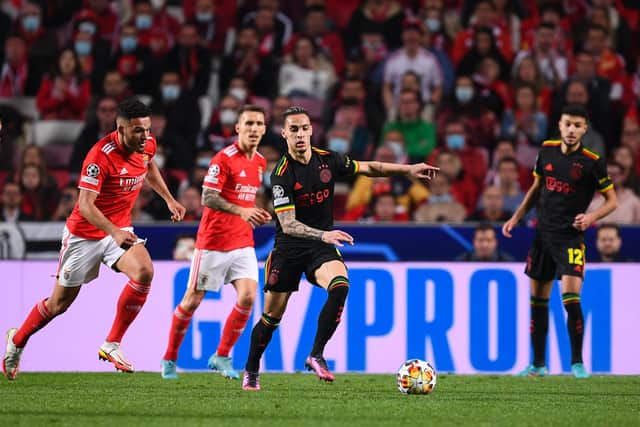  Goncalo Ramos of SL Benfica and Antony of AFC Ajax in action during the UEFA Champions League Round Of Sixteen Leg One match between SL Benfica and AFC Ajax at Estadio da Luz on February 23, 2022 in Lisbon, Portugal