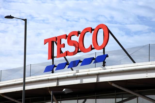 Tesco staff will have their pay increased to more than £10 this summer, the supermarket has announced.
