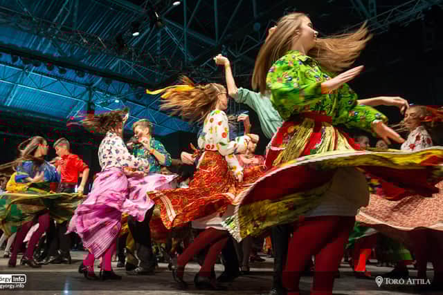 The Százlabú ensemble