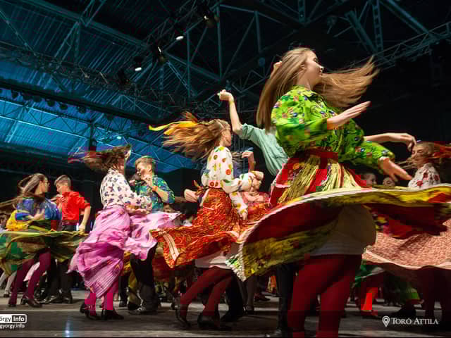 The Százlabú ensemble