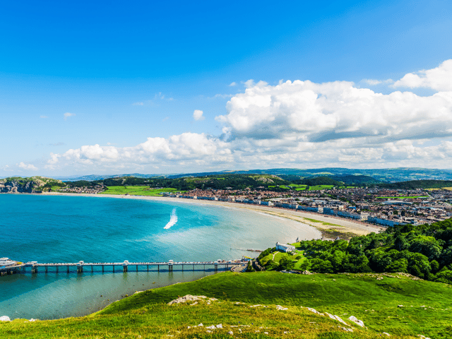 Having a five star trip doesn’t have to cost the earth, as seen in Llandudno. With hotel rooms averaging £95 per night, compared to more than £100 per night for other top ten locations, the town in north Wales does not skimp on its spectacular views and experiences. From visiting the famous Llandudno goats, to trying out highly rated food and drink in the area, the town has something for everyone, gaining an impressive 86% on the survey. (Credit: Adobe)