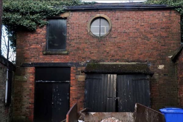Plans to build a ‘stables’ wine bar with outdoor cobbled seating area in a historic building in the centre of Westhoughton are gathering pace.