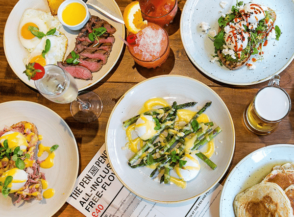 The bottomless brunch table at The Pen & Pencil.  (Credit: The Pen & Pencil)