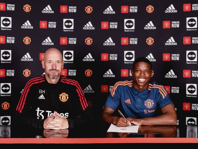 Erik ten Hag and Manchester United new signing Tyrell Malacia.