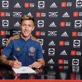 Lisandro Martinez signs Manchester United contract.