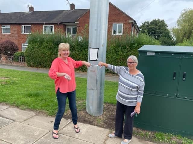 Veronica Atkin and Denise Roof with 6G mast in Cheadle. Image: LDRS. 