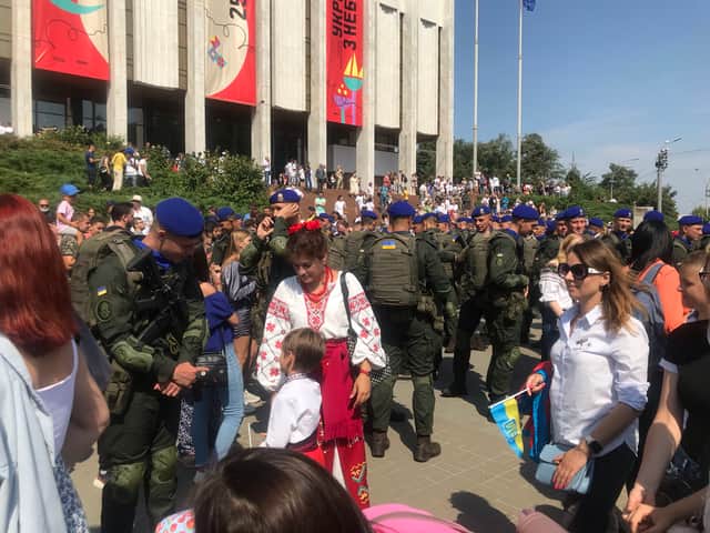 National Guardsmen and Ukrainians in traditional dress gather in central Kyiv for Independence Day 2021. Credit: Maria Romanenko 