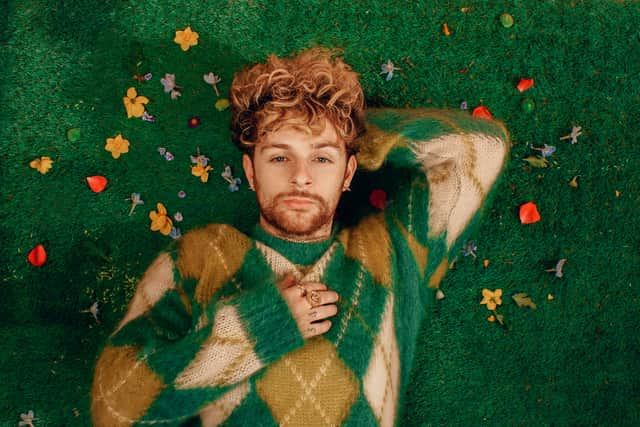 Tom Grennan tours in 2023 (photo: Amir Hossein)