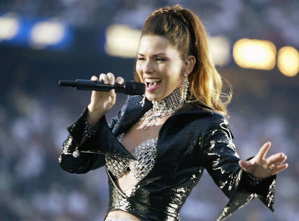 Singer Shania Twain performs during the halftime show of Super Bowl (Getty Images)