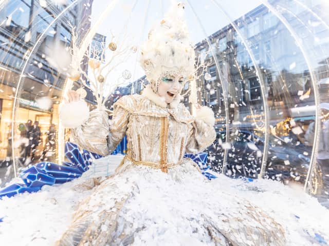 The large parade snow globe