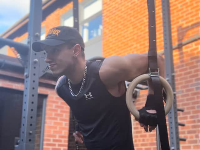 Hamza working out