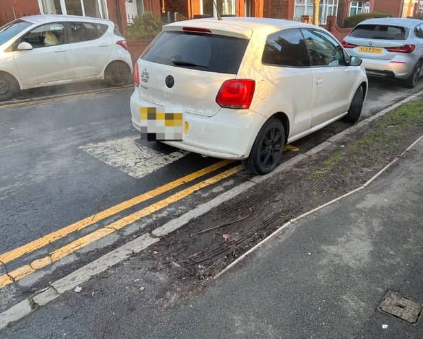 A driver parked on double yellow lines outside Cadishead Primay School. Credit LDRS