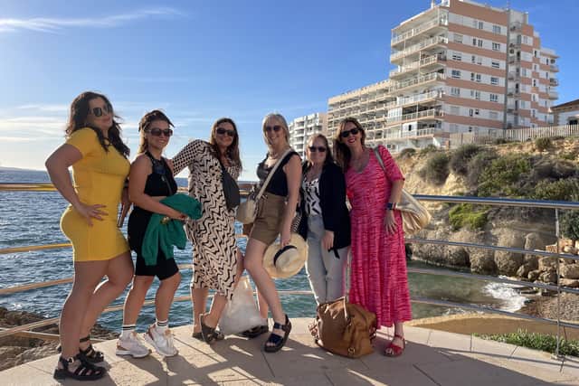 Rebecca Rattcliff (centre right) and her mum chums, c/o - Rebecca Rattcliff @0nlymums