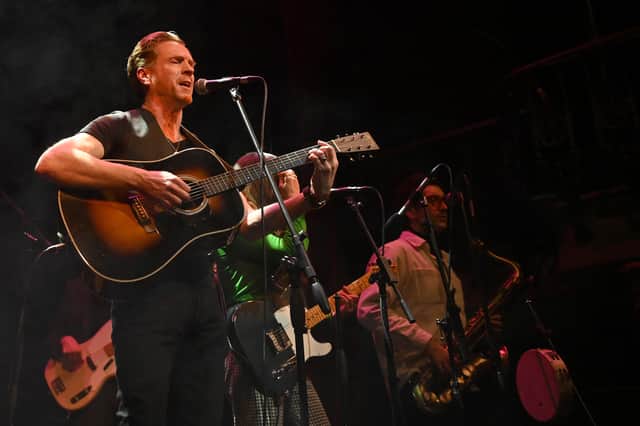 Damian Lewis performing