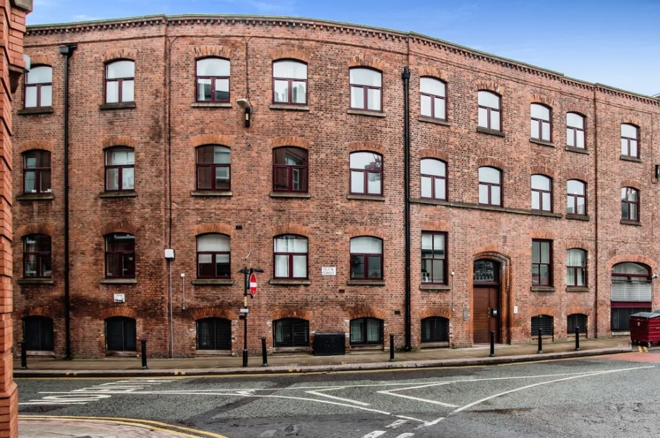 2-bed flat for sale in Manchester for £375k