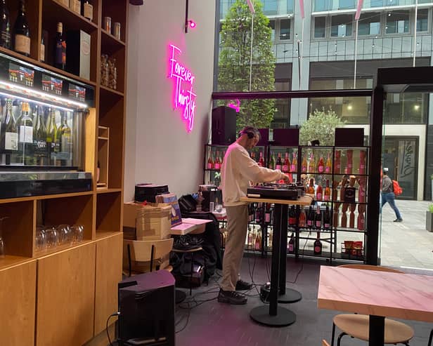 Vino & Vinyl 