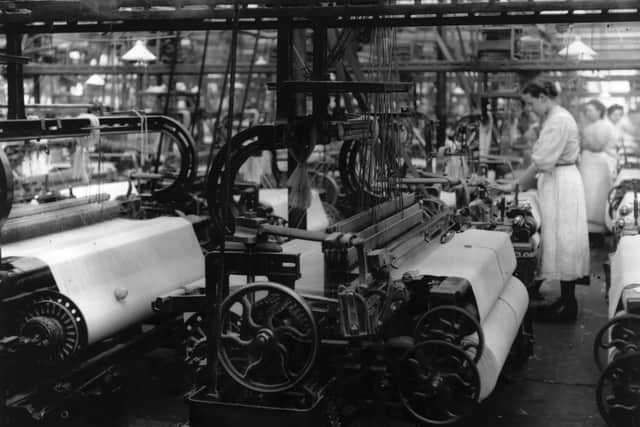 The inside of a cotton mill in Manchester at the start of the 20th century