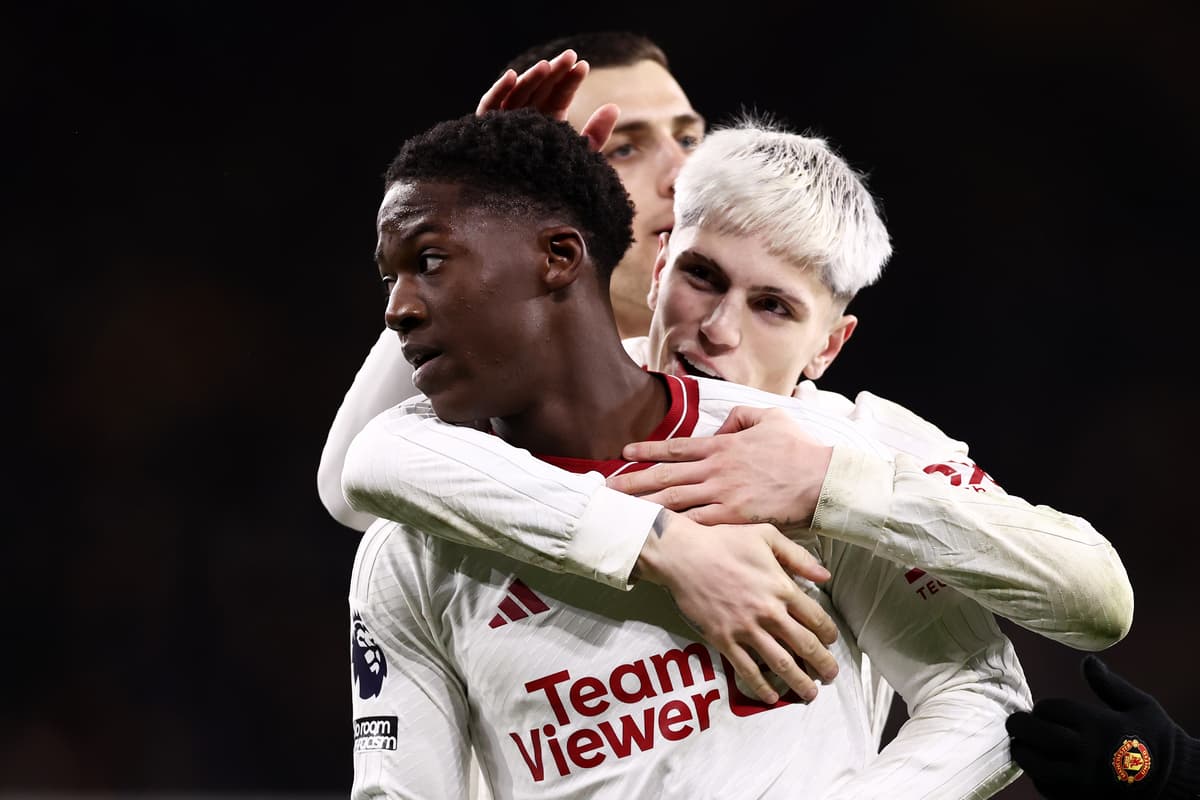 Mainoo Sad United star Kobbie Mainoo hailed for incredible gesture after fan's sad ...