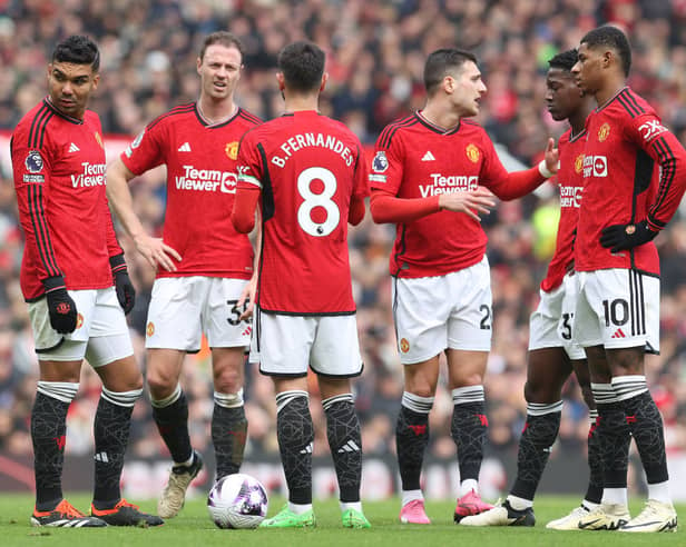 Casemiro, Jonny Evans, Bruno Fernandes, Diogo Dalot, Kobbie Mainoo, Marcus Rashford of Manchester United