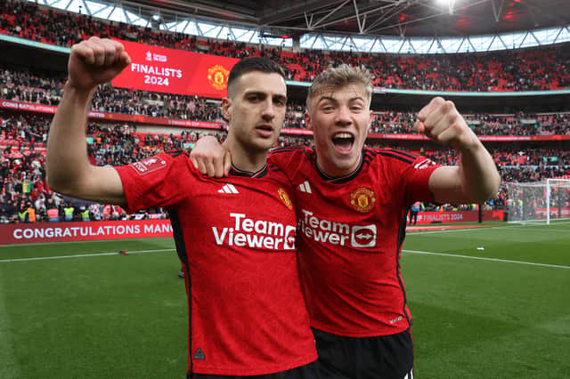 Manchester United reached the FA Cup final by defeating Coventry City on penalties