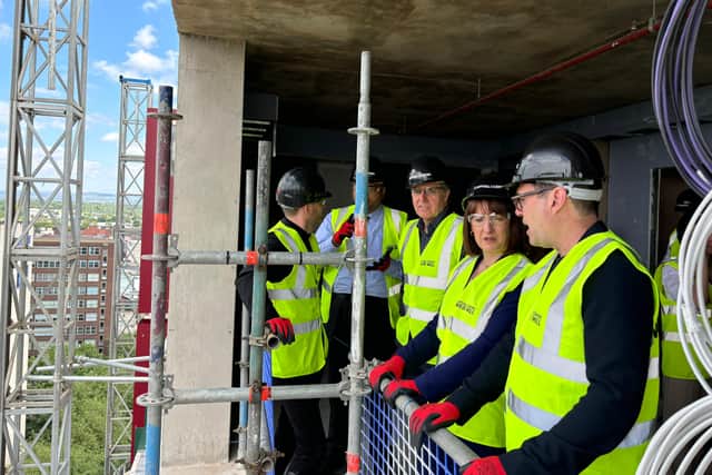 Rachel Reeves chats to Andy Burnham during a visit in Stockport. 