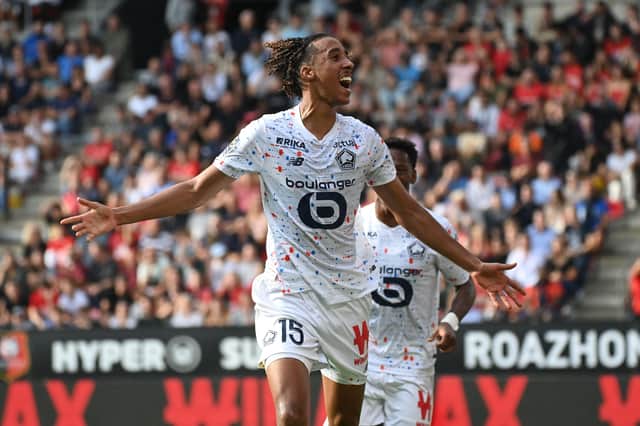 Leny Yoro will have to choose between Real Madrid and Manchester United