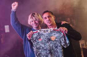 Gary Neville and Tim Burgess at Kendal Calling with Manchester United's Stone Roses themed shirt