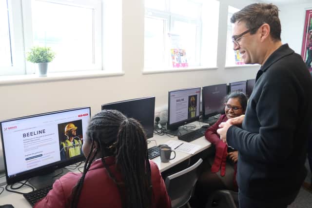 Andy Burnham visit to Rayner Stephens High School in Tameside to announce Beeline platform, part of the MBACC. For use by newswire partners. Credit: GMCA