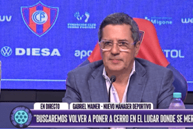 Manchester United are close to an agreement for the signing of teenage defender Diego León