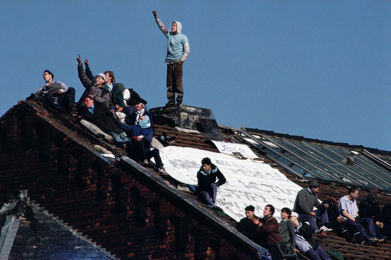 Hmp Strangeways Riot 11 rare pictures of HMP Manchester when it was Strangeways Prison ...