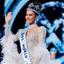 Miss World waving