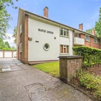 Step inside the charming Manchester apartment with parking, garage and communal gardens