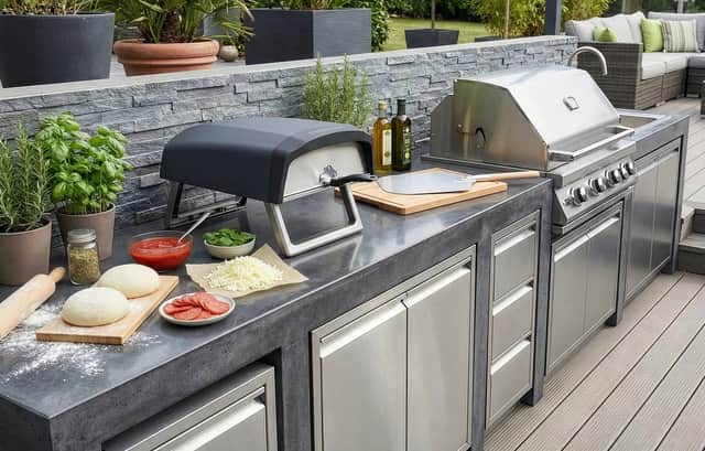 The Firebloom EP01 Electric Pizza Oven reaches up to 400°C and can cook stone-baked pizza in as little as 90 to 120 seconds.