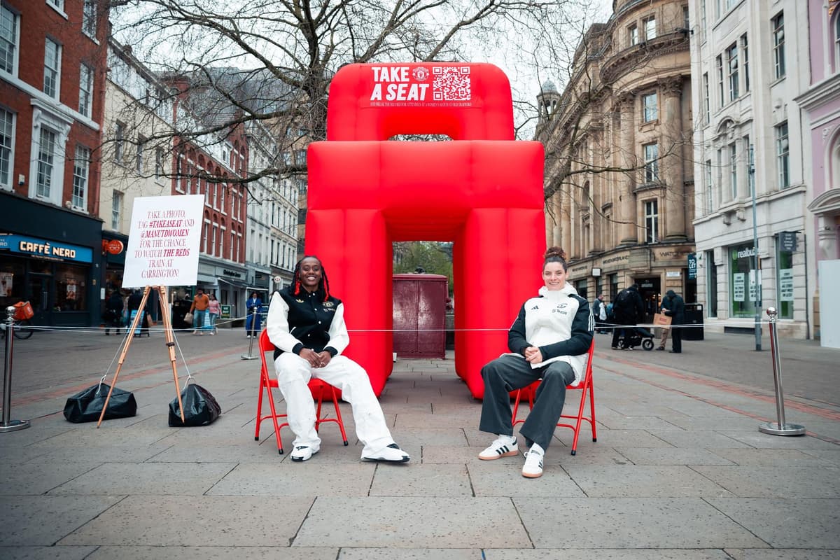 Red Chair Event Giant Red Chair pops up in Manchester, as United call on locals to ...