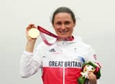 Dame Sarah Storey poses on the podium after winning the Women's C5 Time Trial at the Tokyo 2020 Paralympic Games 