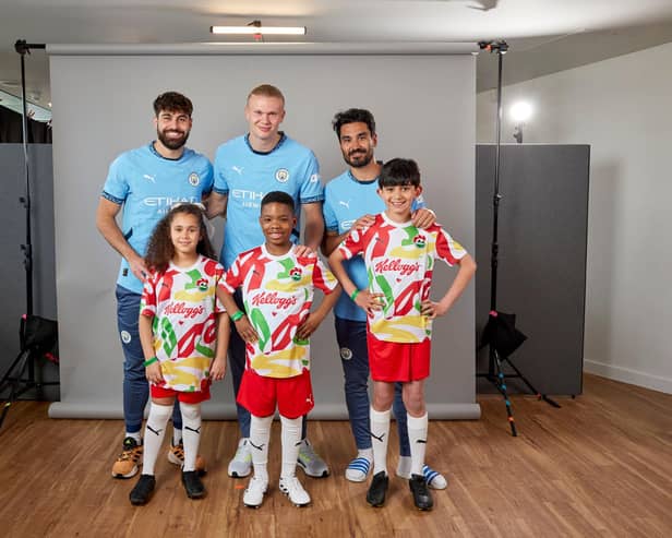 Football players from EFL Clubs and Manchester City stunned young fans in a surprise reveal at a photoshoot for Kellogg's brand new football shirt – launching the return of its Football Camps for kids aged 5–15 this summer, in partnership with the EFL, Manchester City, Celtic, and Rangers.