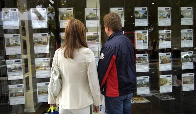 File photo dated 02/09/08 of a couple standing outside an estate agent's window. The number of people taking their first step on to the property ladder with a mortgage last year is estimated to have topped 400,000 for the first time since 2006. Issue date: Tuesday January 4, 2022.